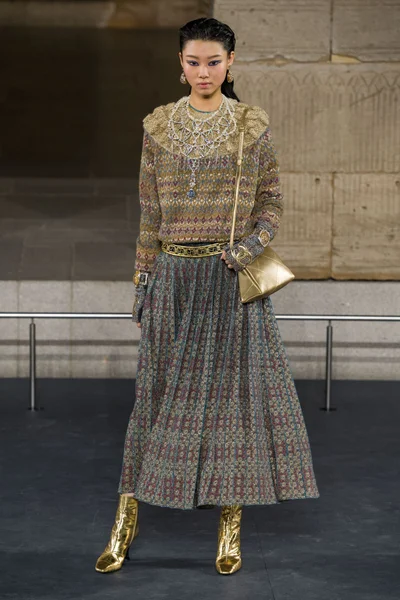 Look 48